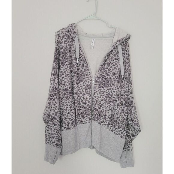 Athleta Balance Printed Sweatshirt in Grey Size 2X - Picture 6 of 9